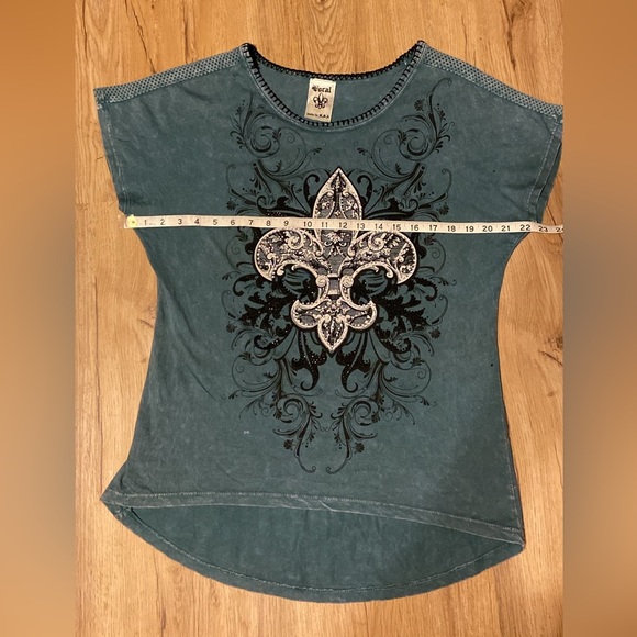 Vocal Brand Rhinestone fleur de le T Shirt. 100% cotton. Size Large. Never worn. - Picture 5 of 10